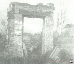 Landenne-Porte-dentrée-du-château-1952